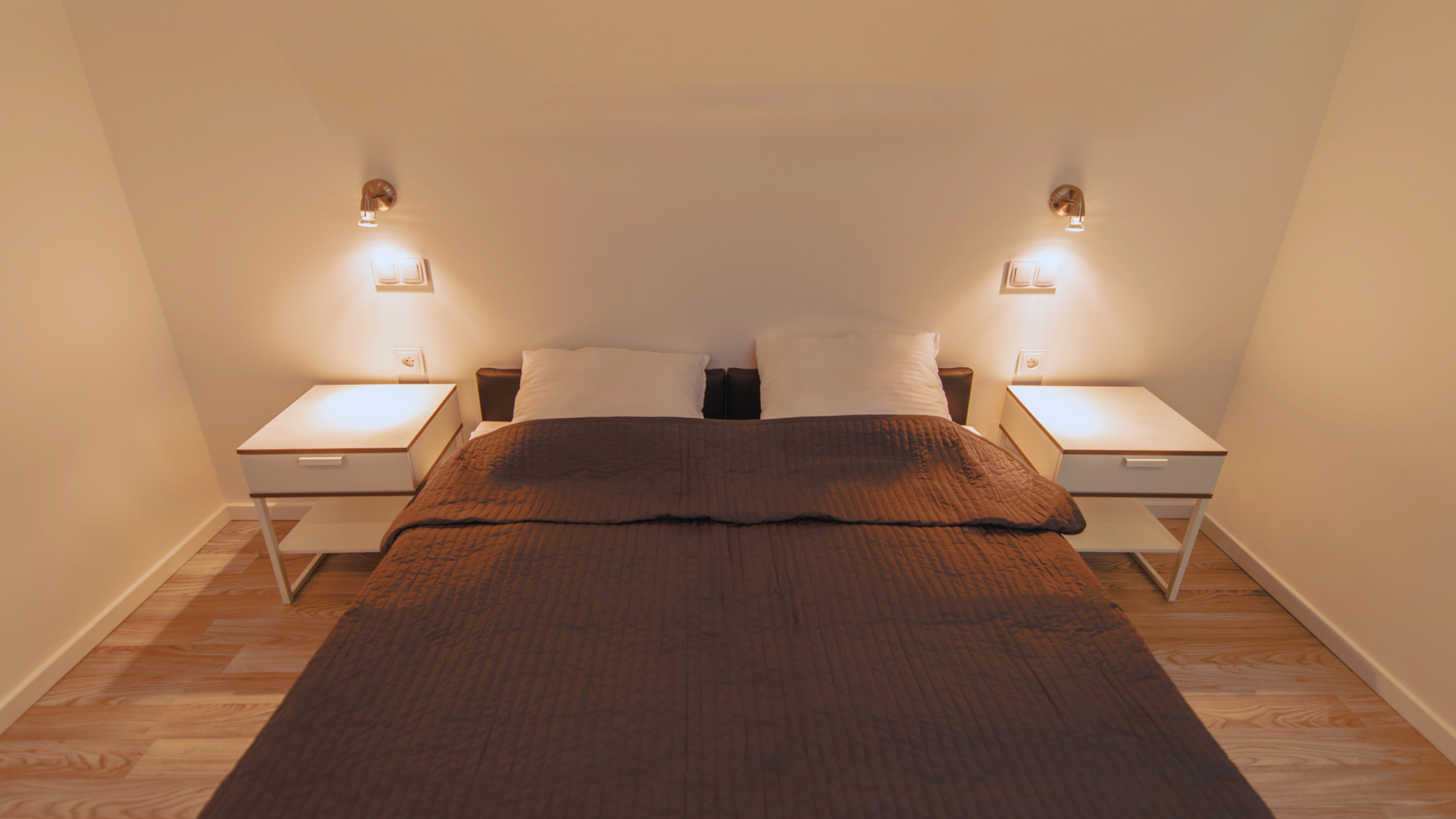 A quelle hauteur doit on mettre une applique murale pour le lit ?