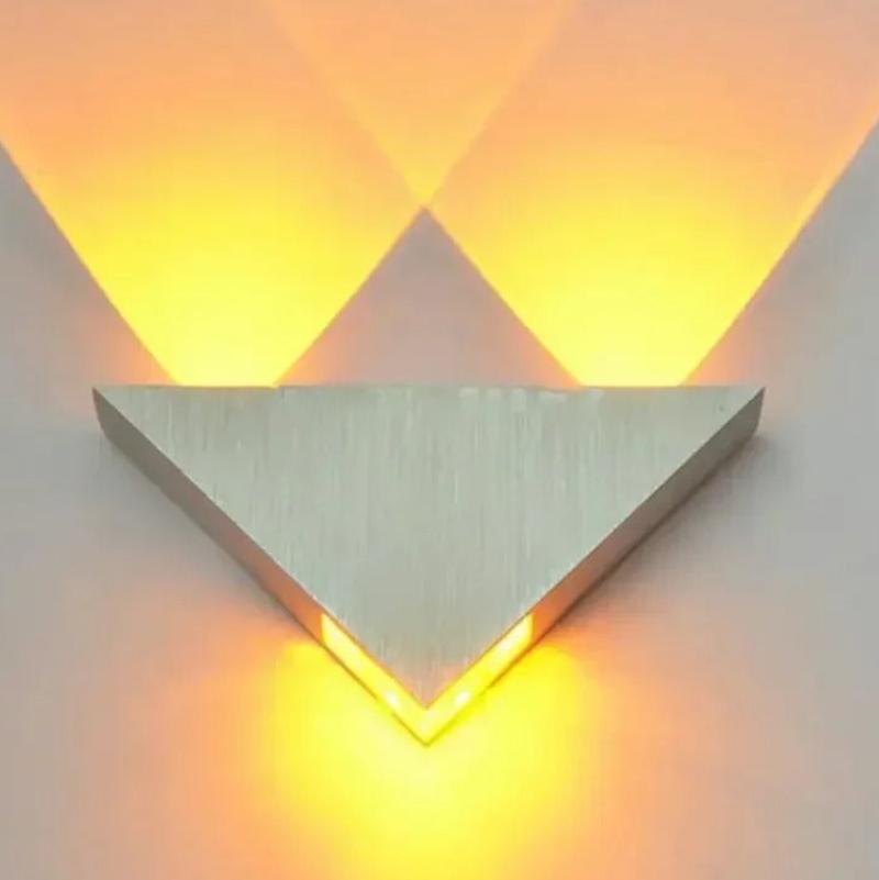 applique murale triangle argent